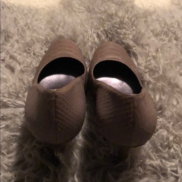 Adorable Heels  neutral brown / with a grey hue. - Picture 3 of 6